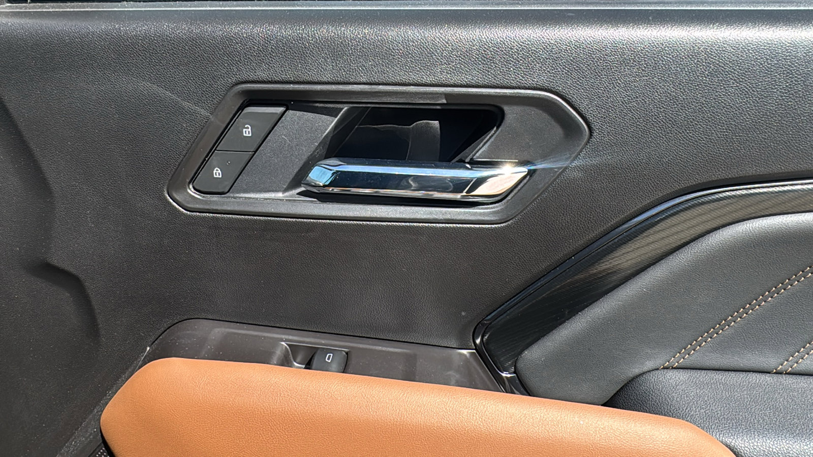 Used 2025 GMC Canyon AT4 image 30