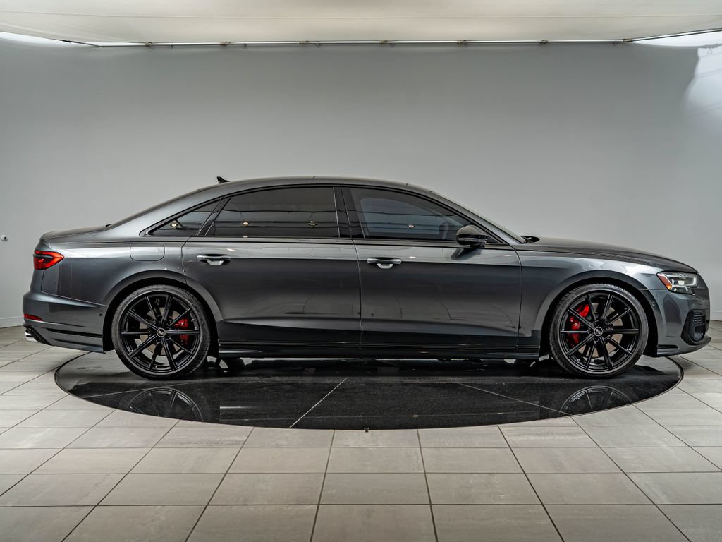Used 2022 Audi S8 AWD/4WD image 4
