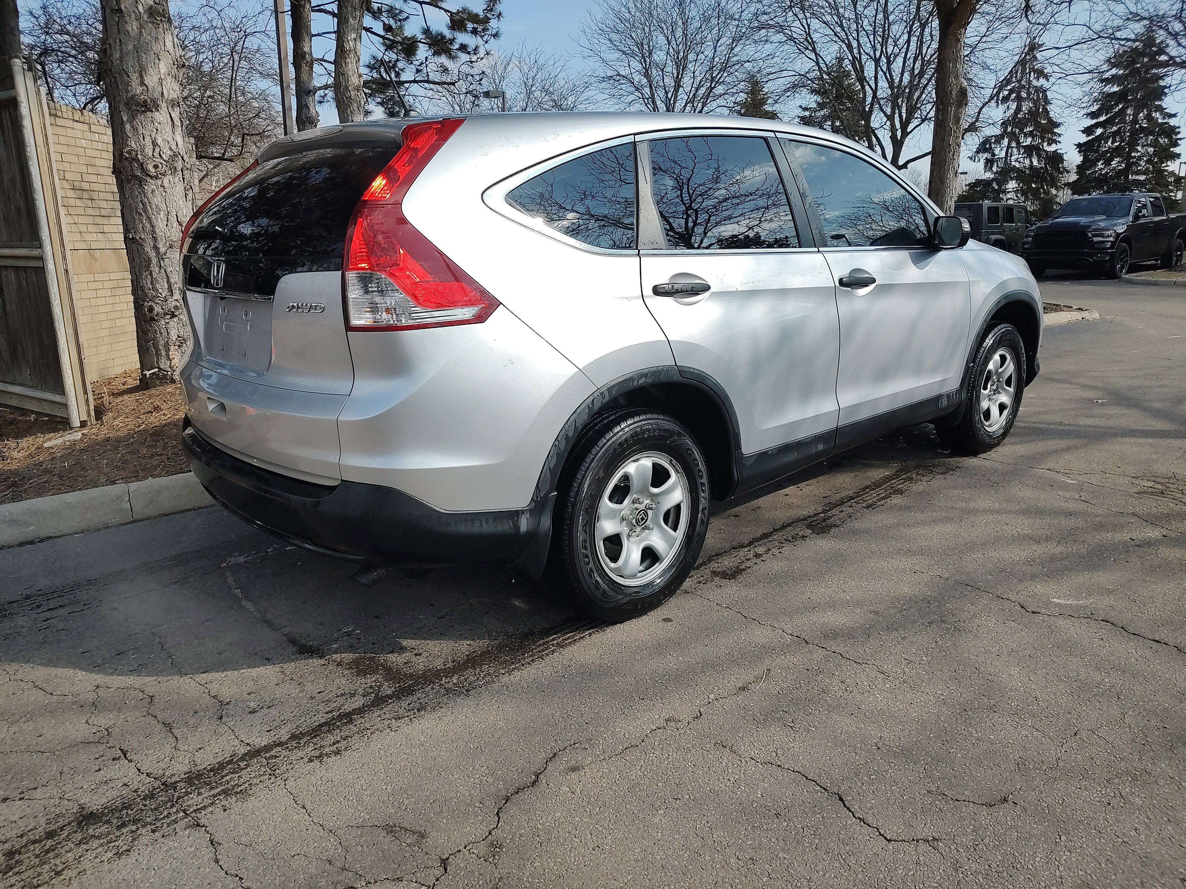 Used 2014 Honda CR-V LX image 2