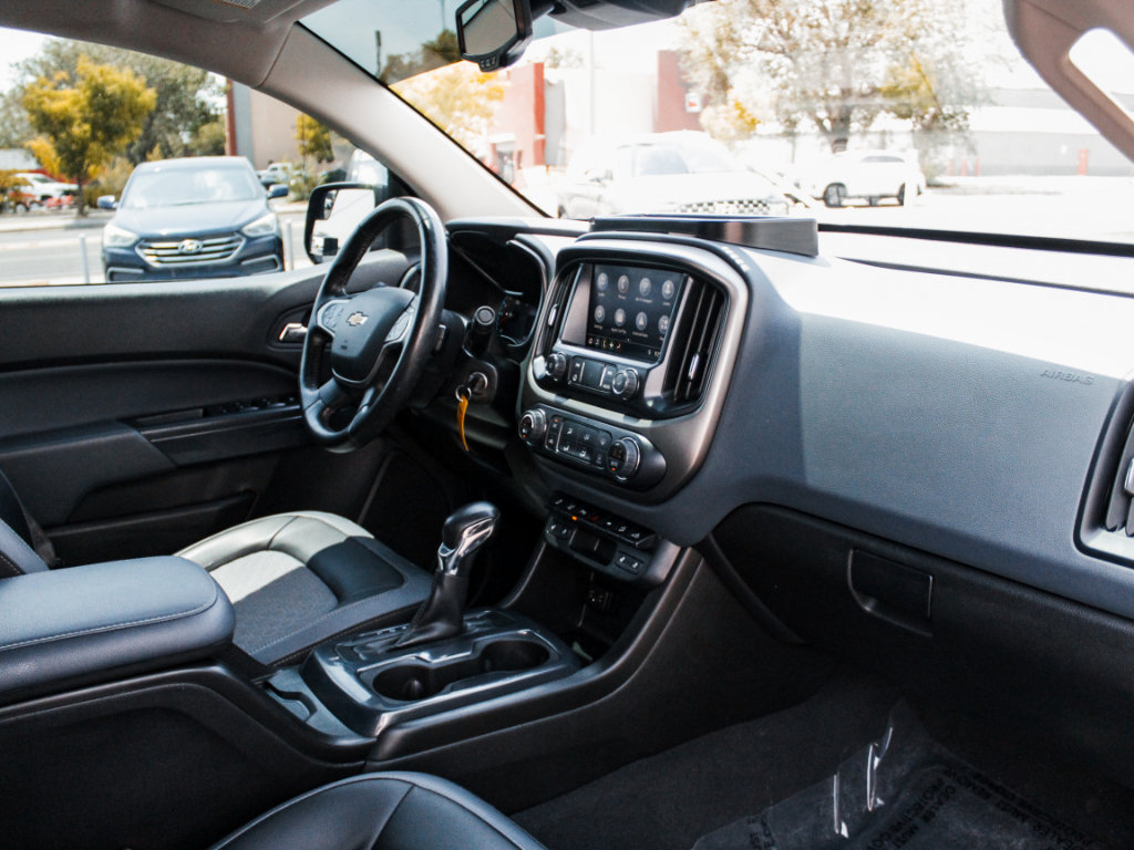 Used 2022 Chevrolet Colorado Z71 w/ Safety Package AWD/4WD image 28