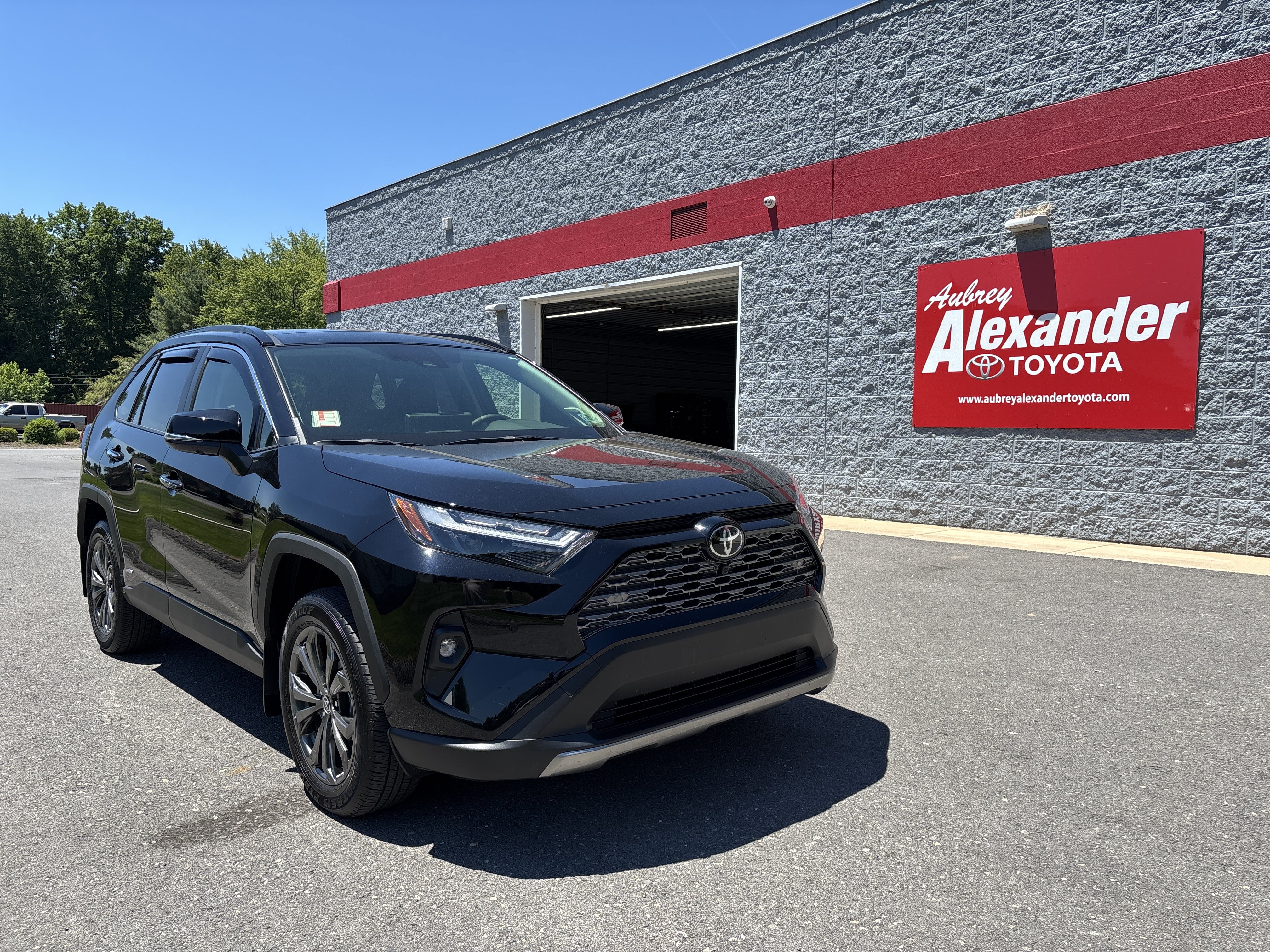 Certified 2025 Toyota RAV4 Limited w/ Advanced Technology Package AWD/4WD image 1