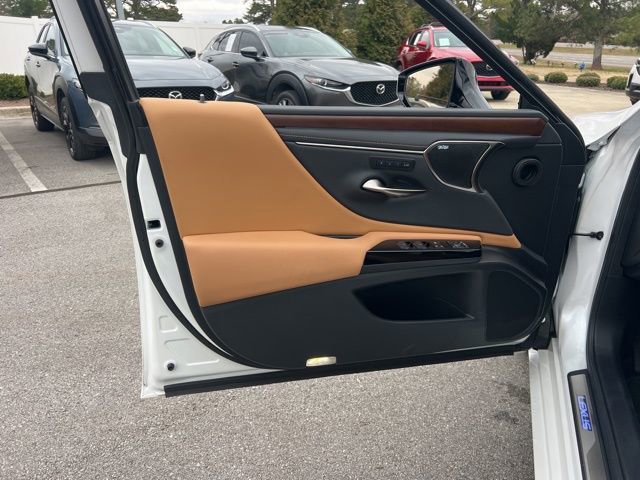 Used 2025 Lexus ES 300h Ultra Luxury image 29