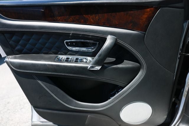 Used 2018 Bentley Bentayga AWD/4WD image 56