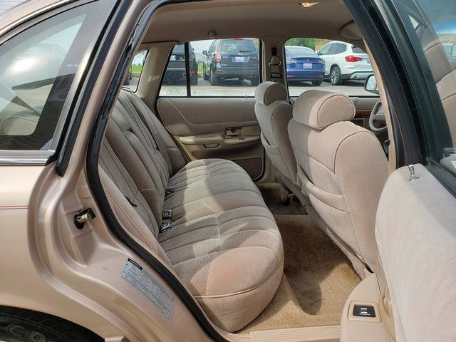 Used 1992 Ford Crown Victoria LX RWD image 16