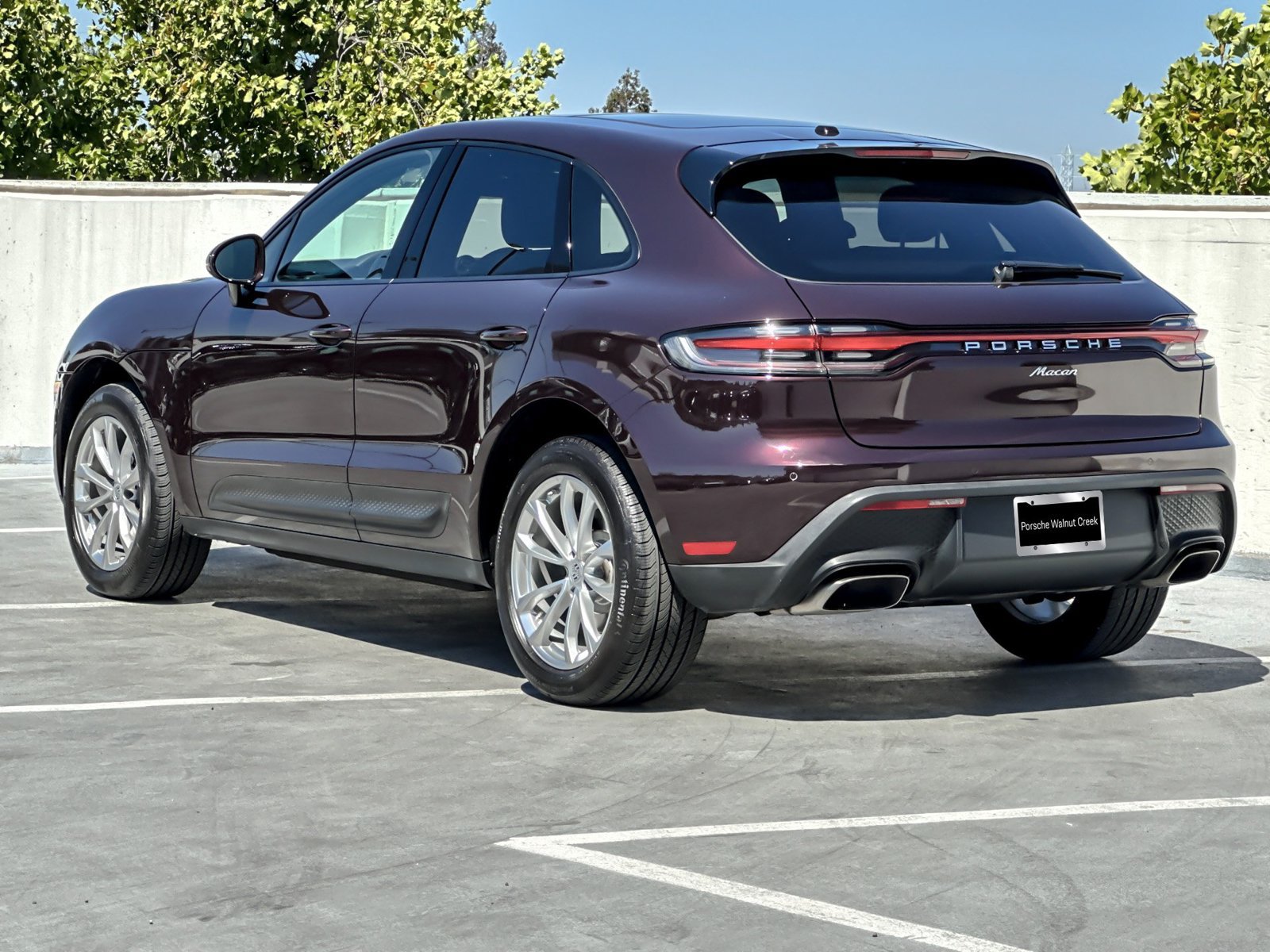 Certified 2023 Porsche Macan AWD/4WD image 4