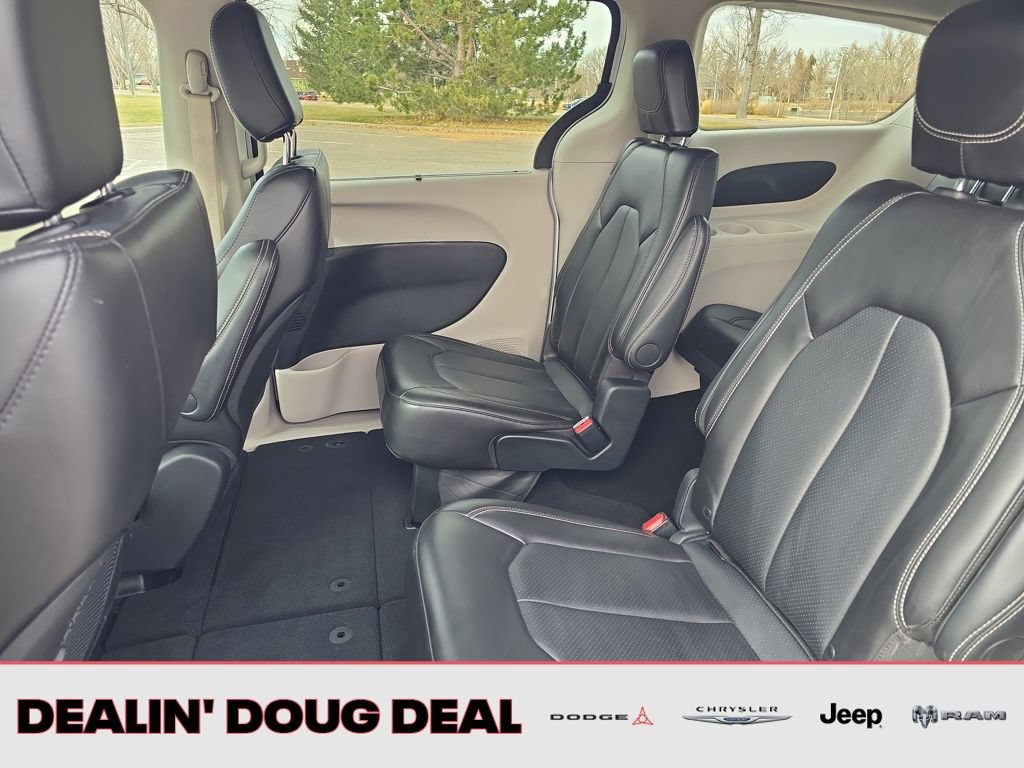 Used 2024 Chrysler Pacifica Touring-L FWD image 23