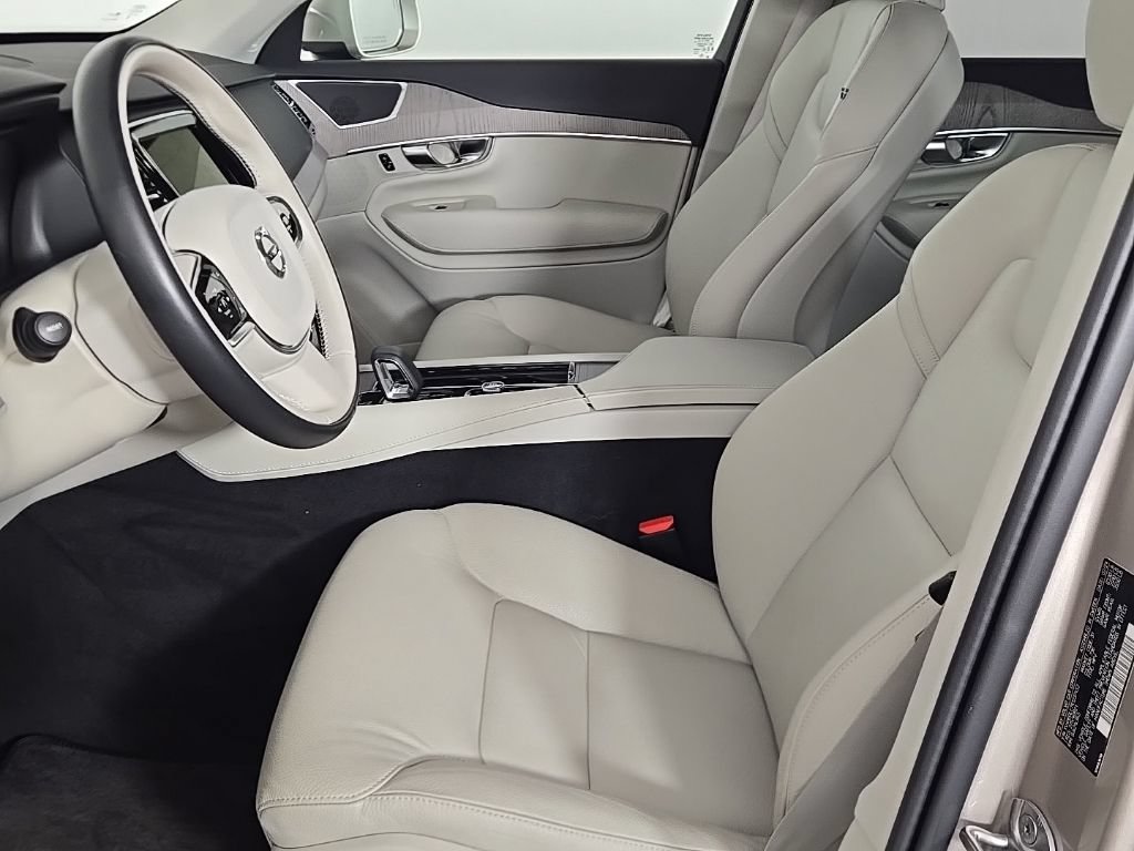 Certified 2024 Volvo XC90 T8 Plus AWD/4WD image 22