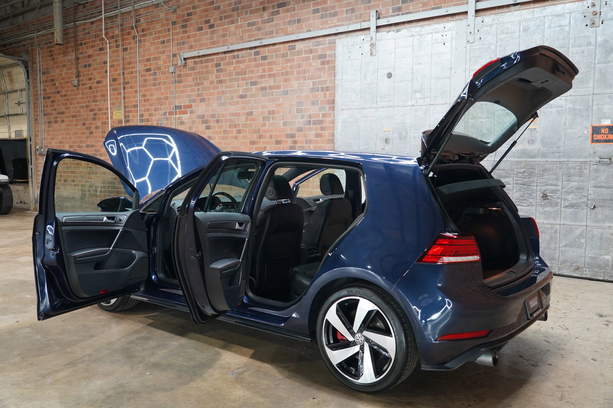 Used 2018 Volkswagen GTI SE w/ SE Leather Package image 29