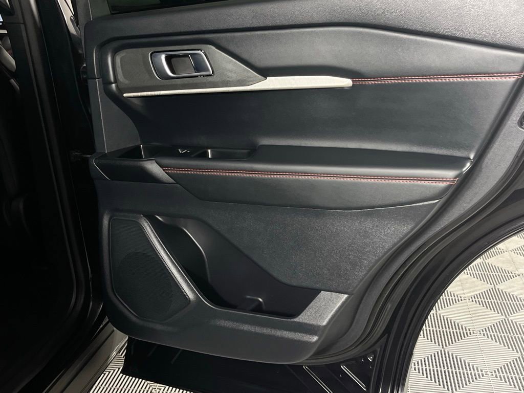 Used 2025 Ford Explorer ST-Line w/ ST-Line Street Pack image 32