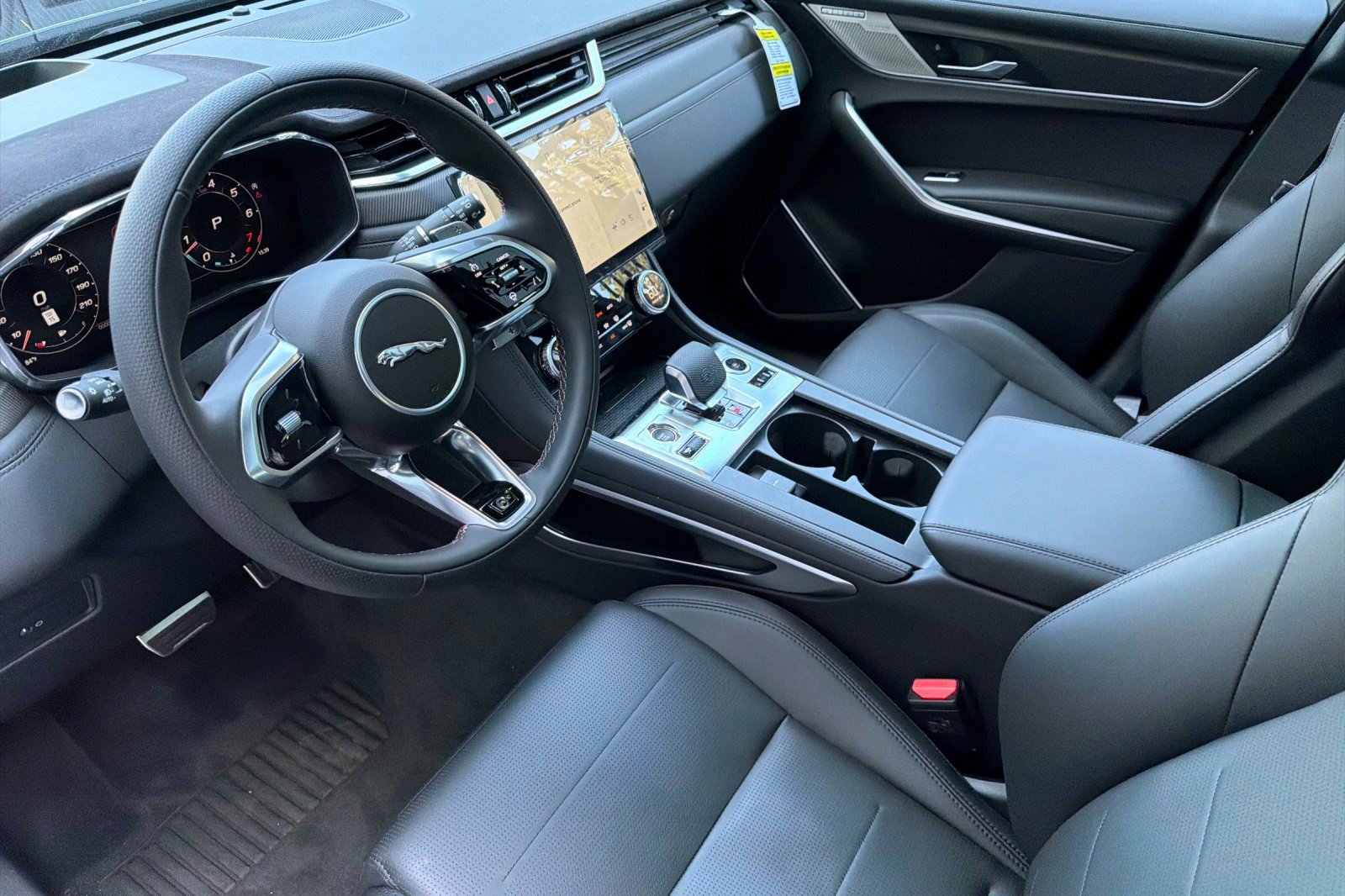 New 2026 Jaguar F-PACE SVR 575 Edition AWD/4WD image 4