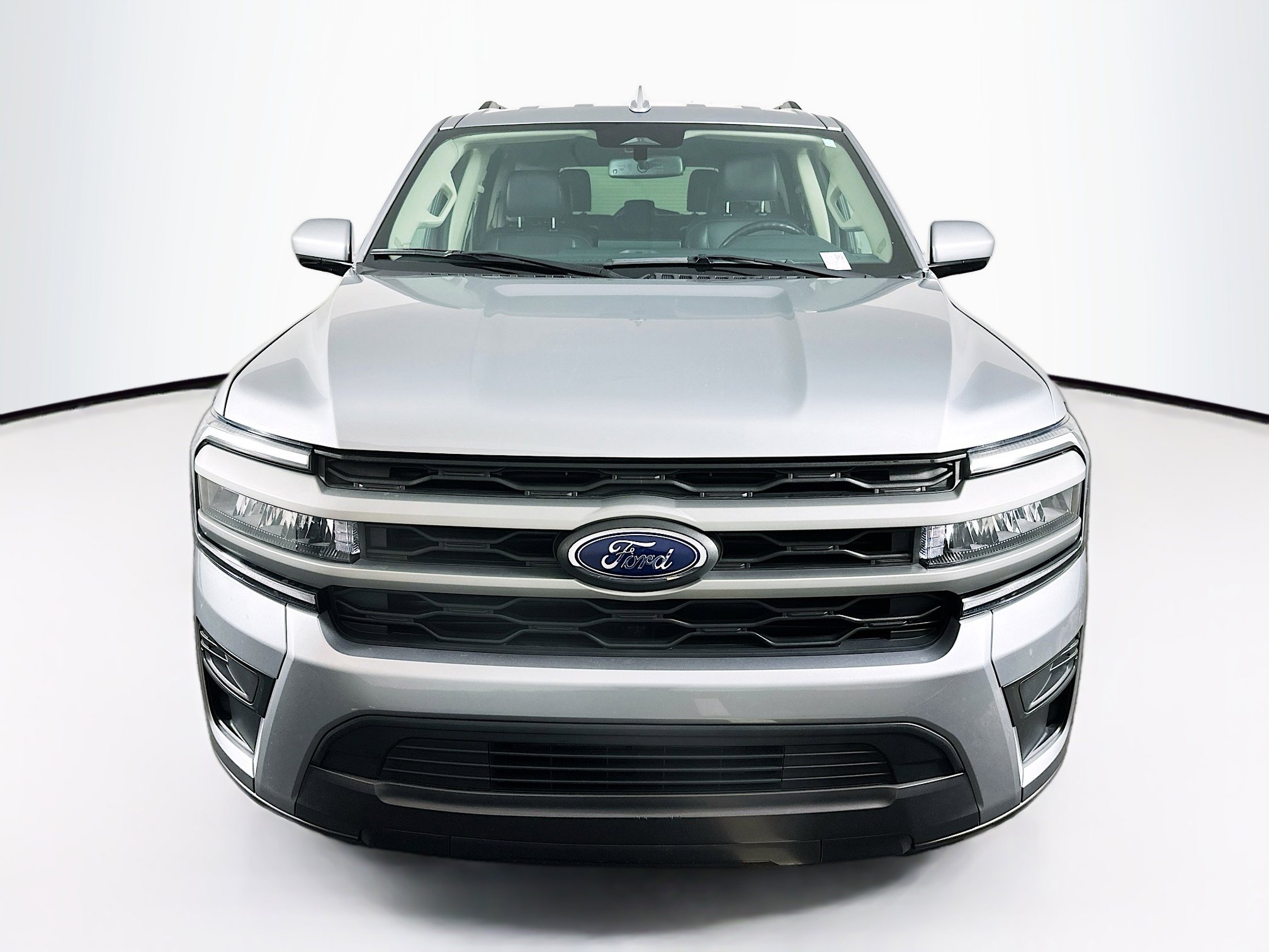 Used 2024 Ford Expedition XLT image 2