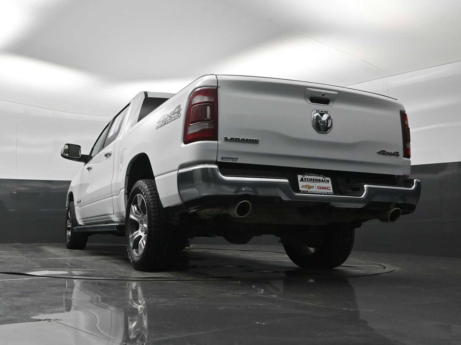 Used 2024 RAM 1500 Laramie AWD/4WD image 23
