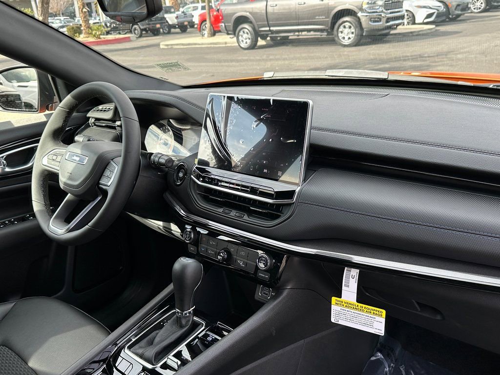 New 2026 Jeep Compass Latitude image 13
