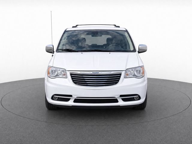 Used 2016 Chrysler Town & Country Limited FWD image 5