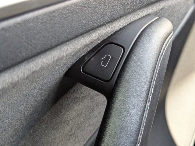 Used 2022 Tesla Model 3 Performance image 23