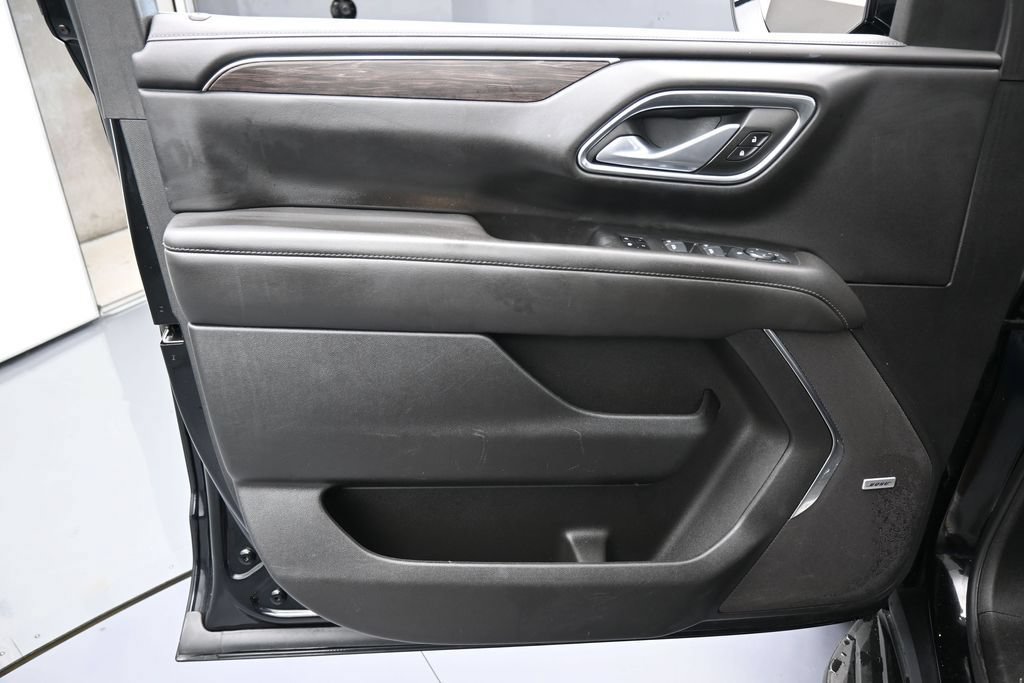Used 2024 Chevrolet Suburban LT RWD image 13