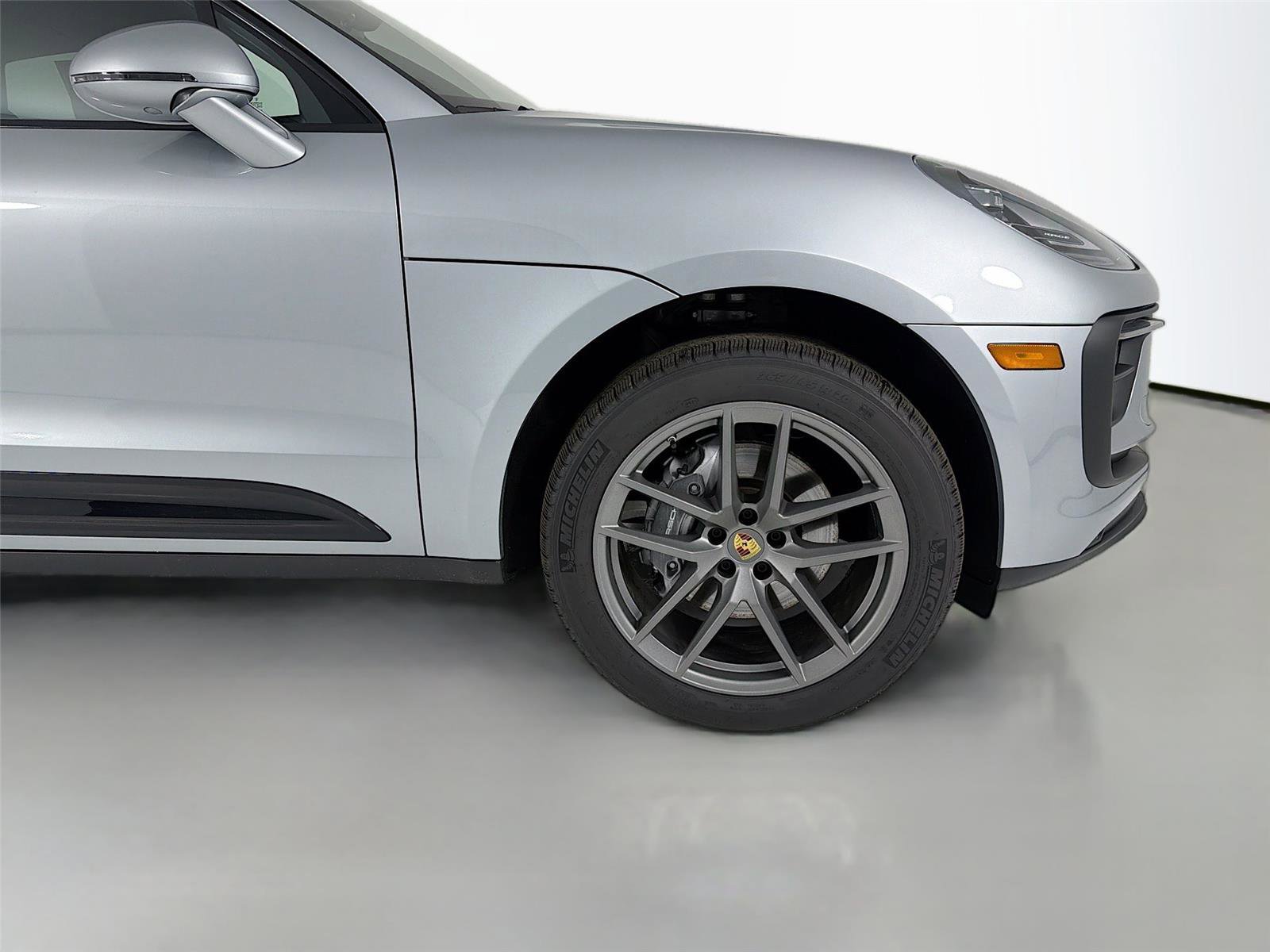 Certified 2025 Porsche Macan image 30