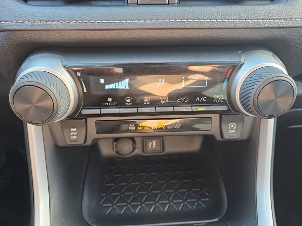 Used 2025 Toyota RAV4 LE image 27