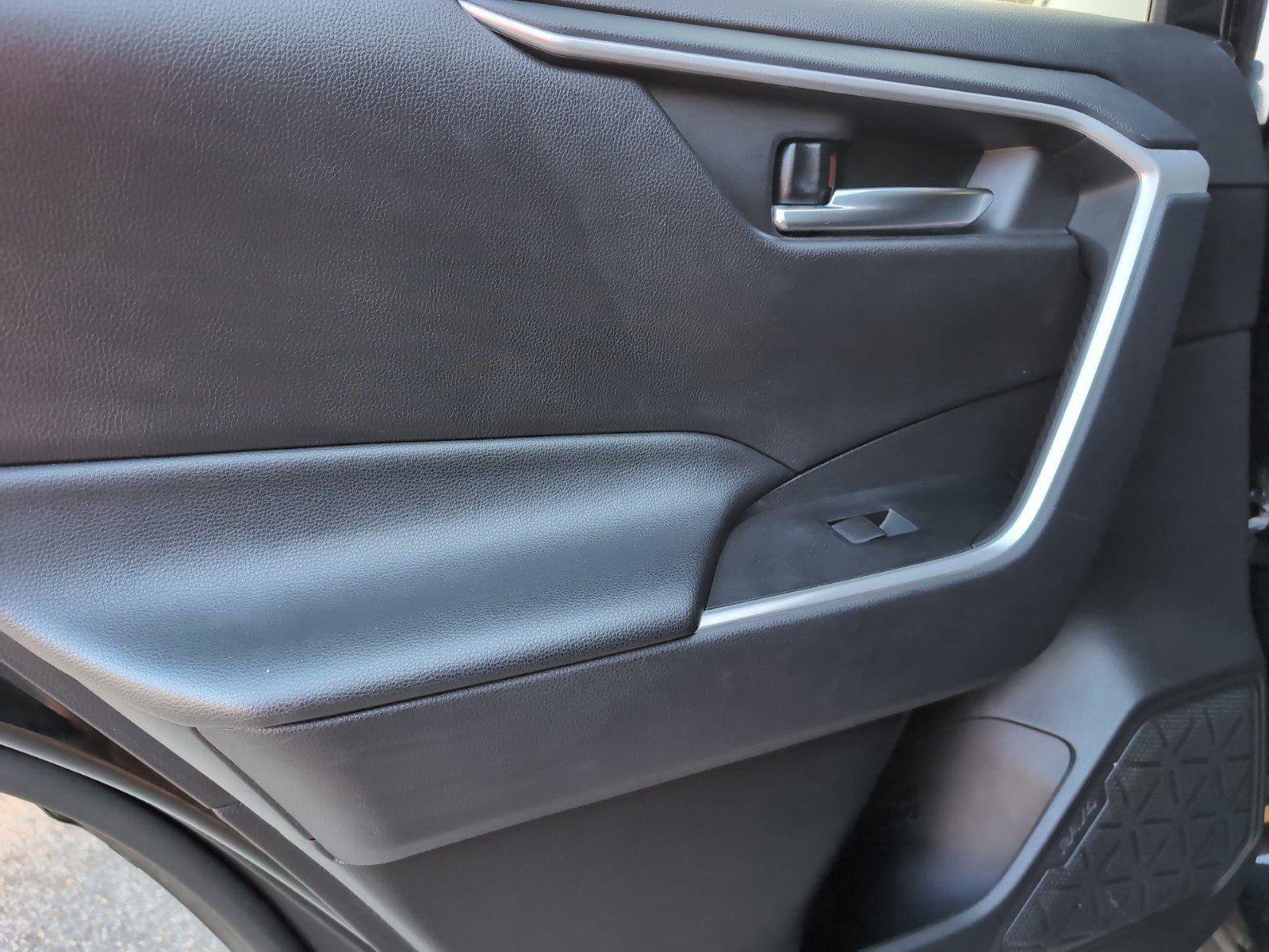 Used 2021 Toyota RAV4 XLE image 28