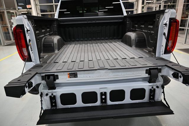 New 2026 GMC Sierra 1500 SLT w/ SLT Premium Plus Package AWD/4WD image 9