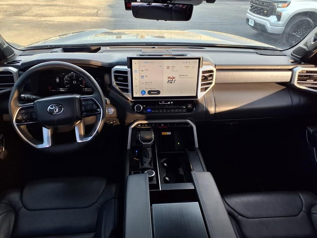 Used 2024 Toyota Sequoia Platinum image 3