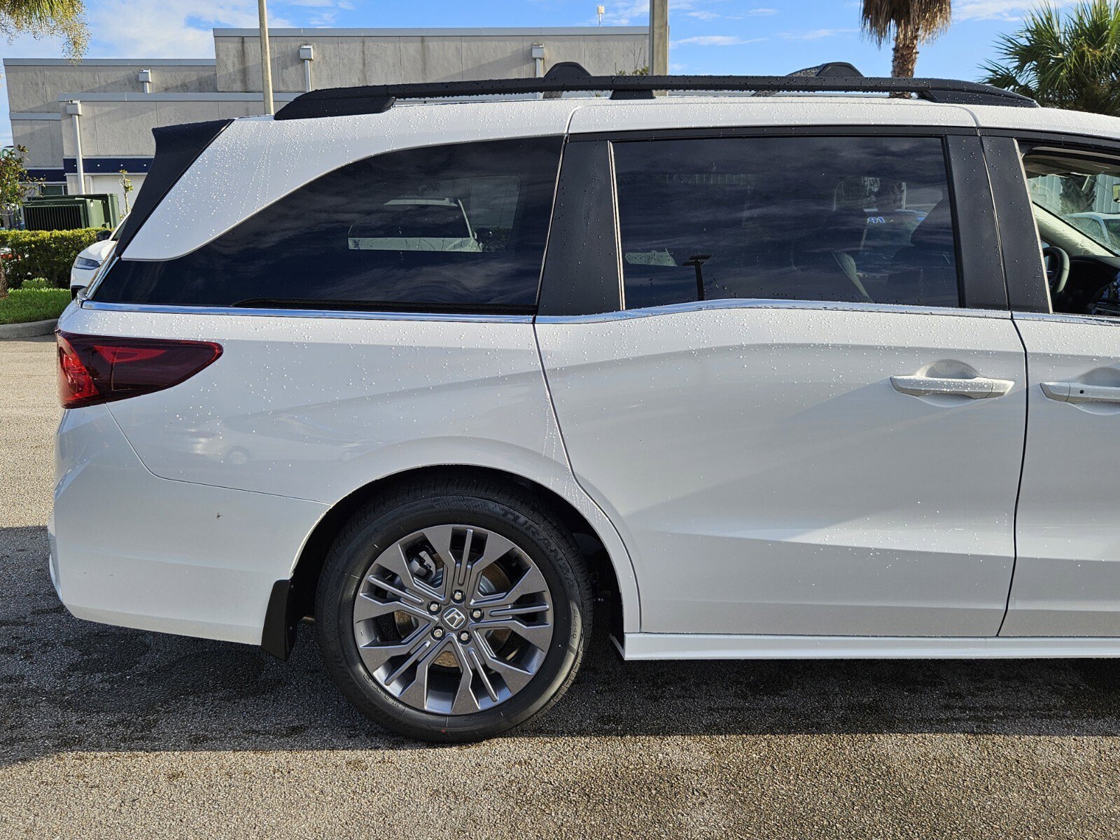 New 2026 Honda Odyssey Touring image 4