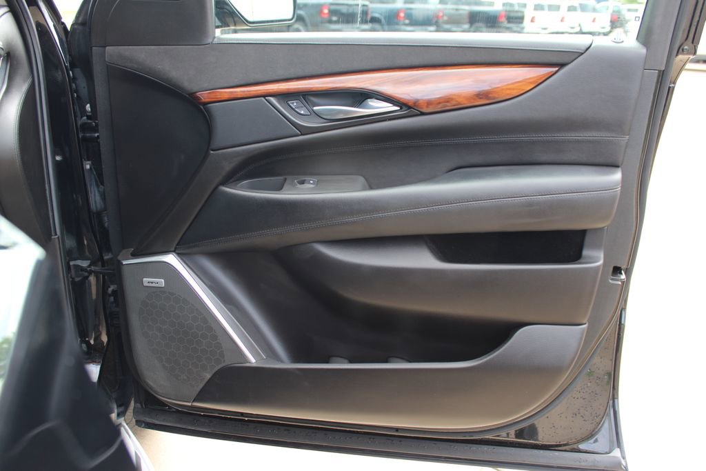 Used 2015 Cadillac Escalade Luxury AWD/4WD image 44