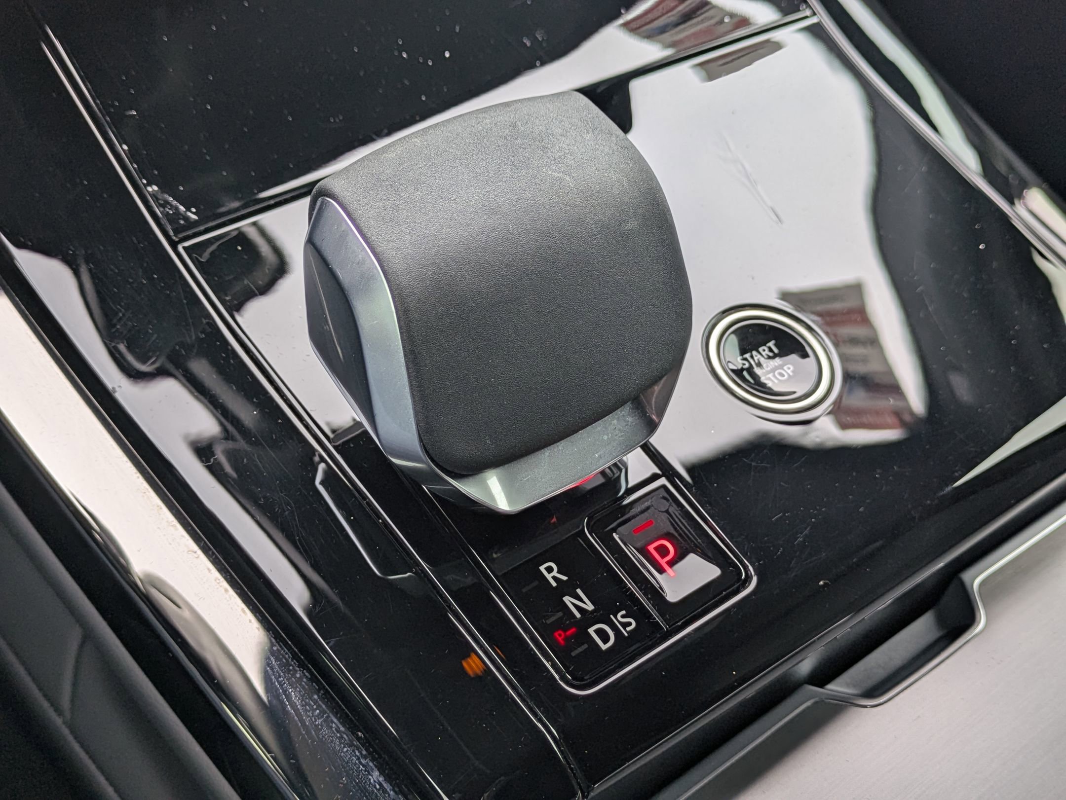 Used 2025 Land Rover Range Rover Sport SE image 16