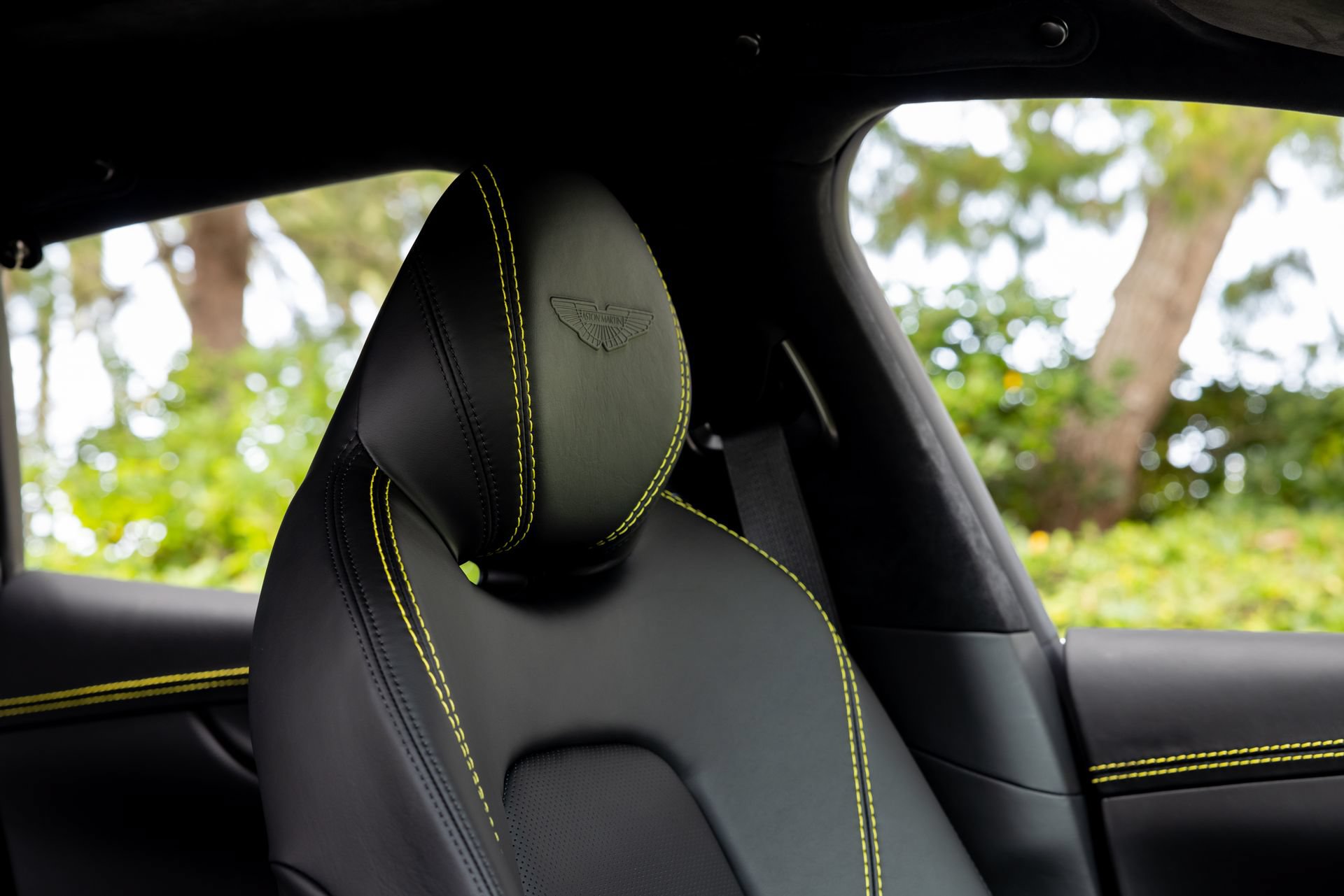Used 2021 Aston Martin DBX AWD/4WD image 26
