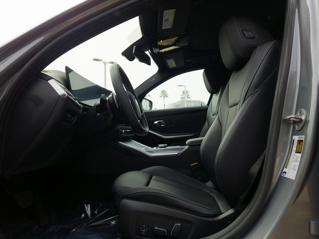 Used 2025 BMW 330i Sedan w/ Convenience Package image 10