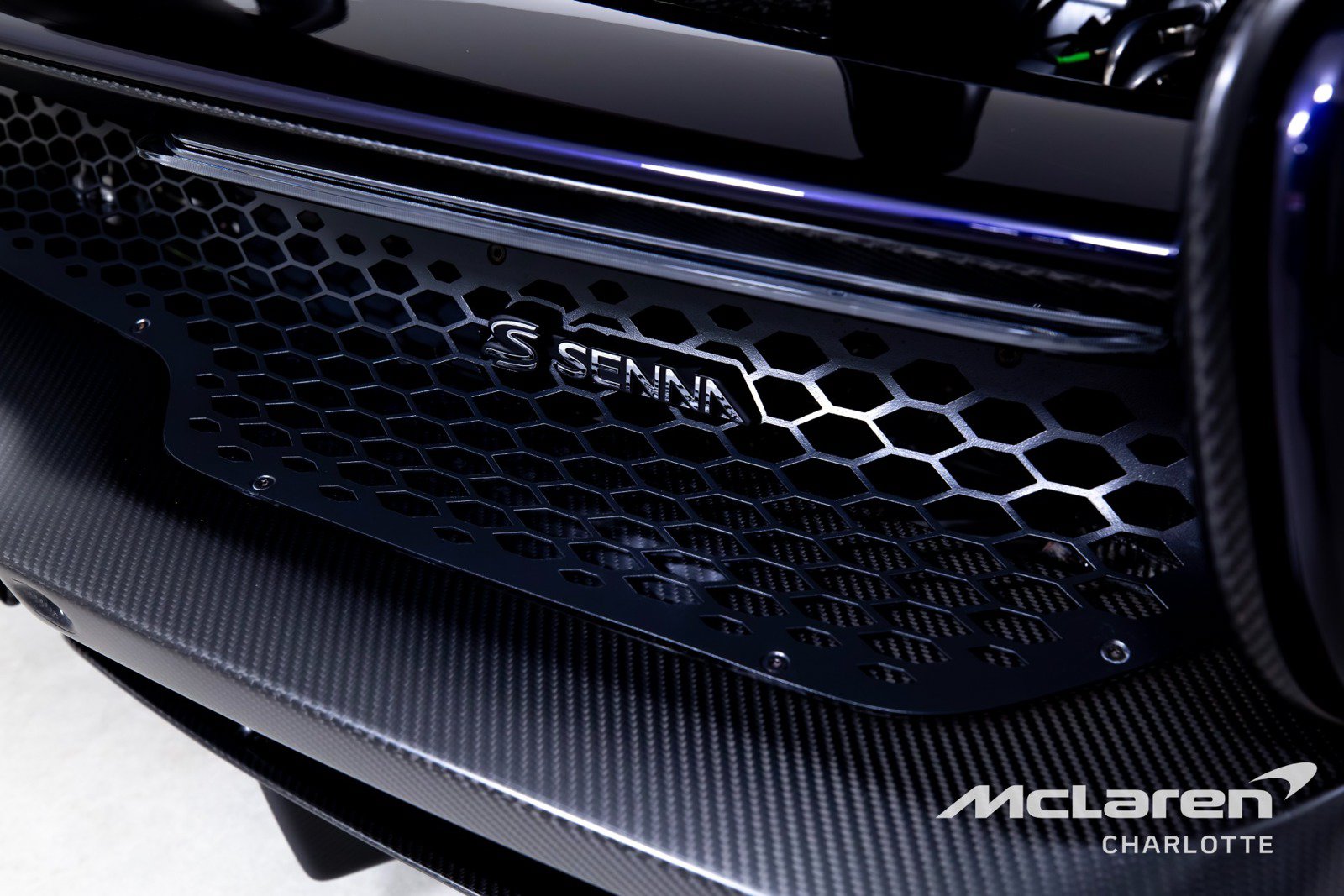 Used 2019 McLaren Senna RWD image 38