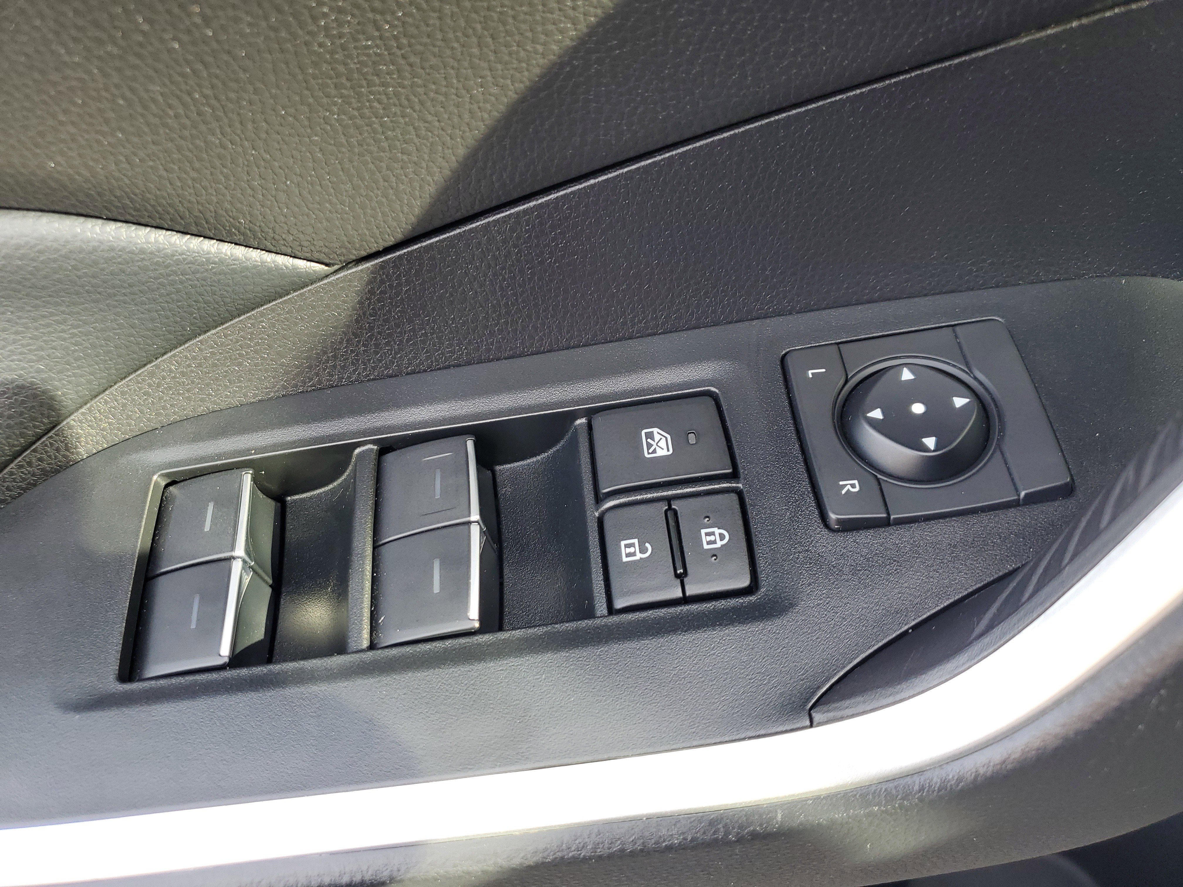 Used 2022 Toyota RAV4 XLE image 31