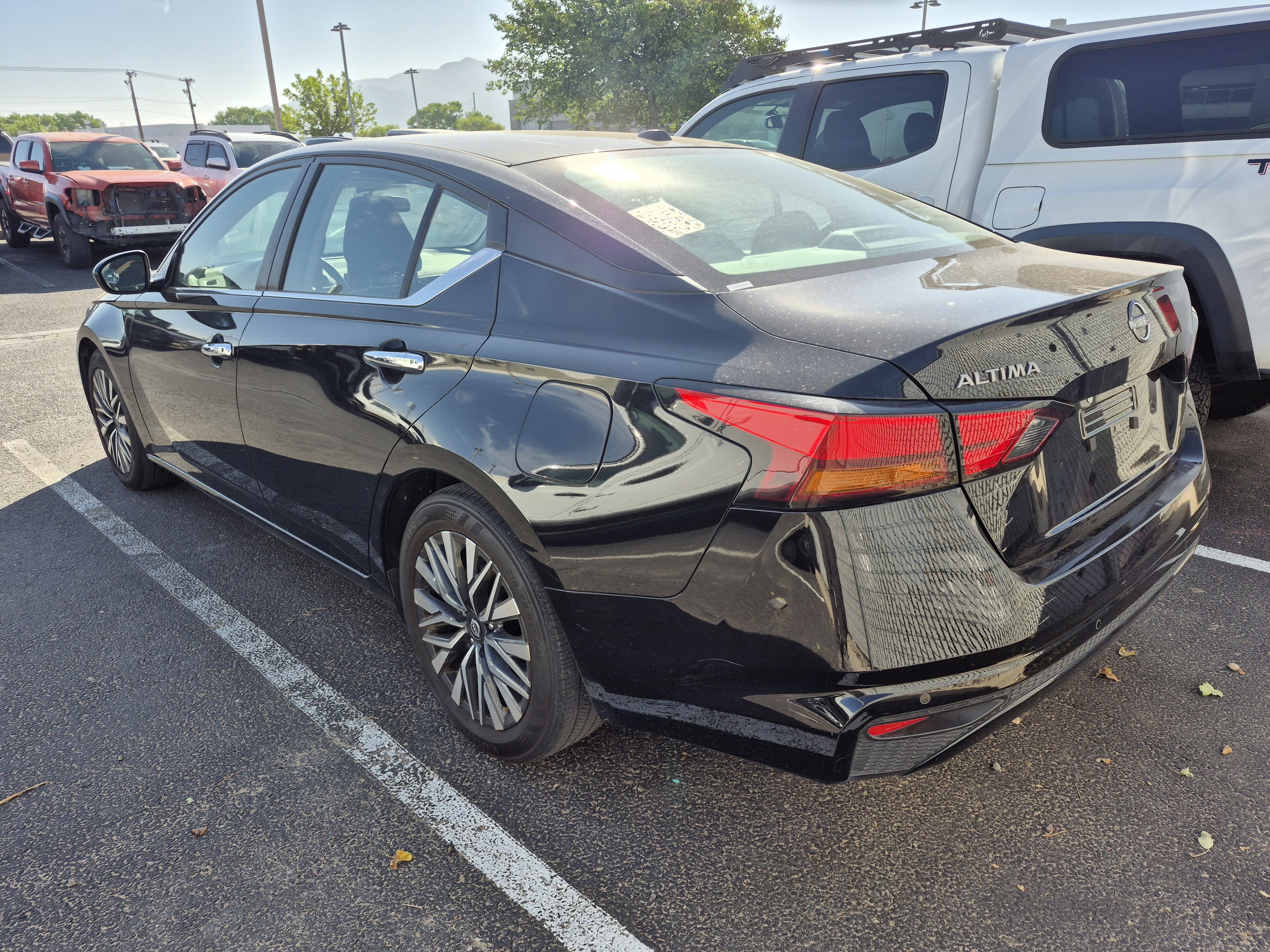 Used 2025 Nissan Altima 2.5 SV FWD image 8