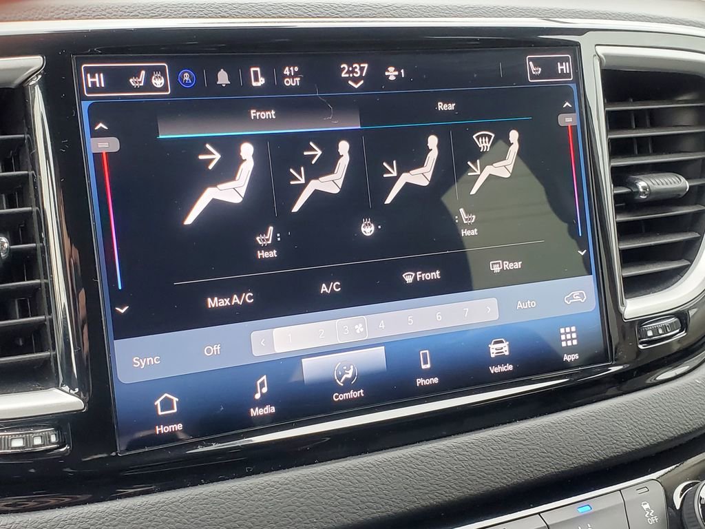 Used 2024 Chrysler Pacifica Touring-L image 27