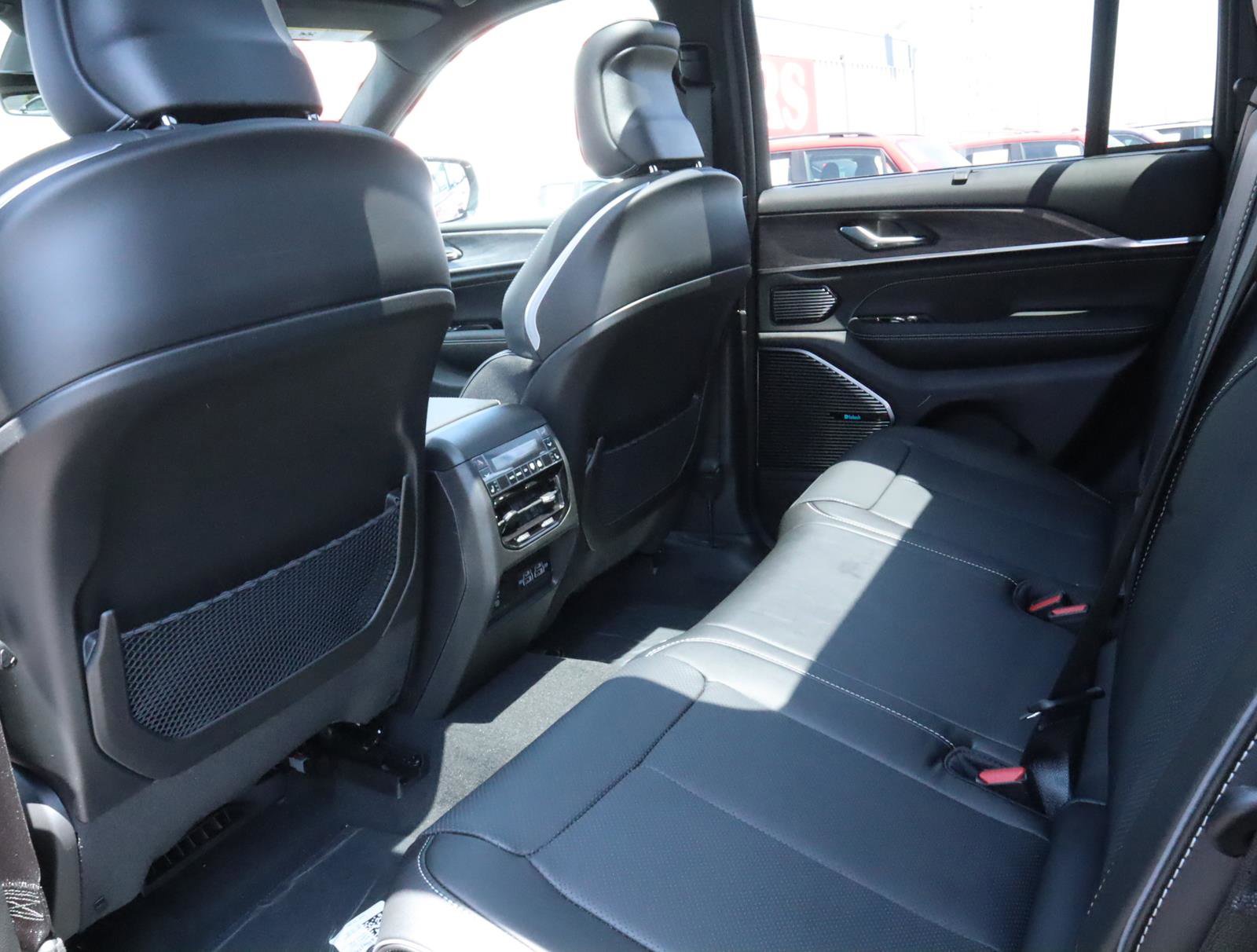 New 2023 Jeep Grand Cherokee Overland w/ Luxury Tech Group IV image 22