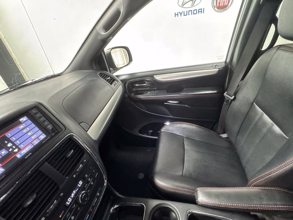 Used 2019 Dodge Grand Caravan GT w/ Safety Sphere Group FWD image 24
