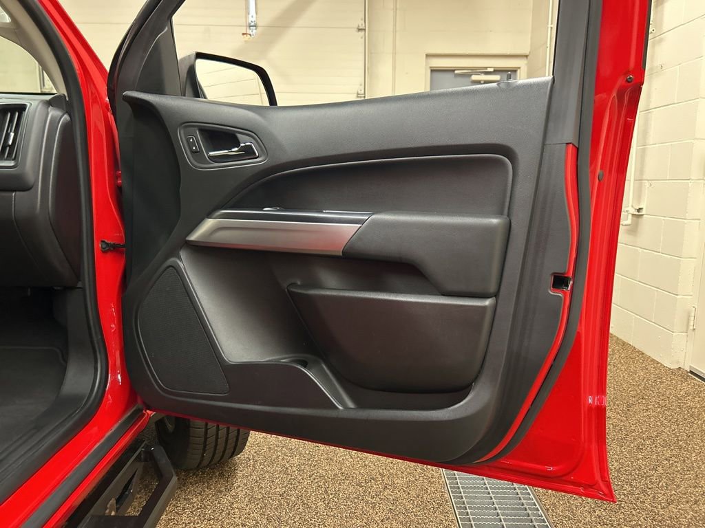 Used 2020 Chevrolet Colorado LT AWD/4WD image 16