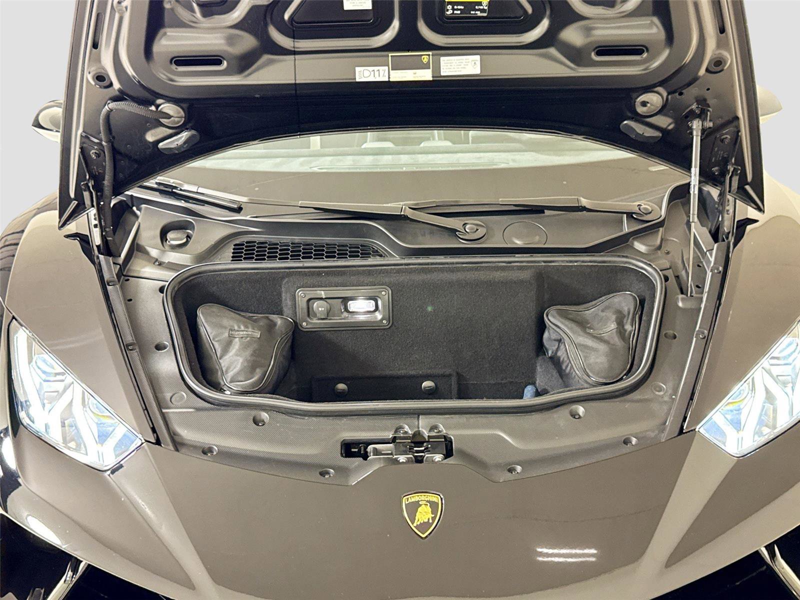Used 2018 Lamborghini Huracan Performante AWD/4WD image 30