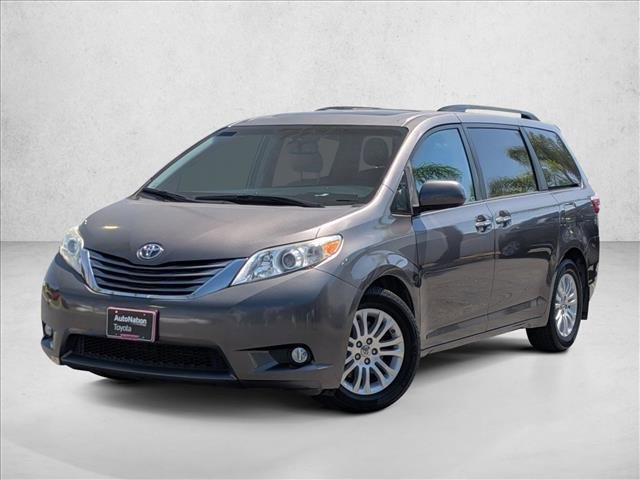 Used 2017 Toyota Sienna XLE FWD image 1