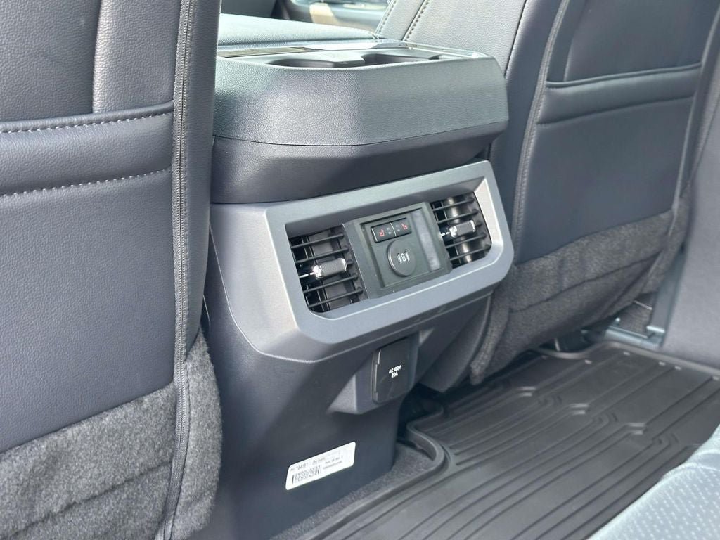 New 2026 Ford F350 4x4 Crew Cab DRW Super Duty image 12