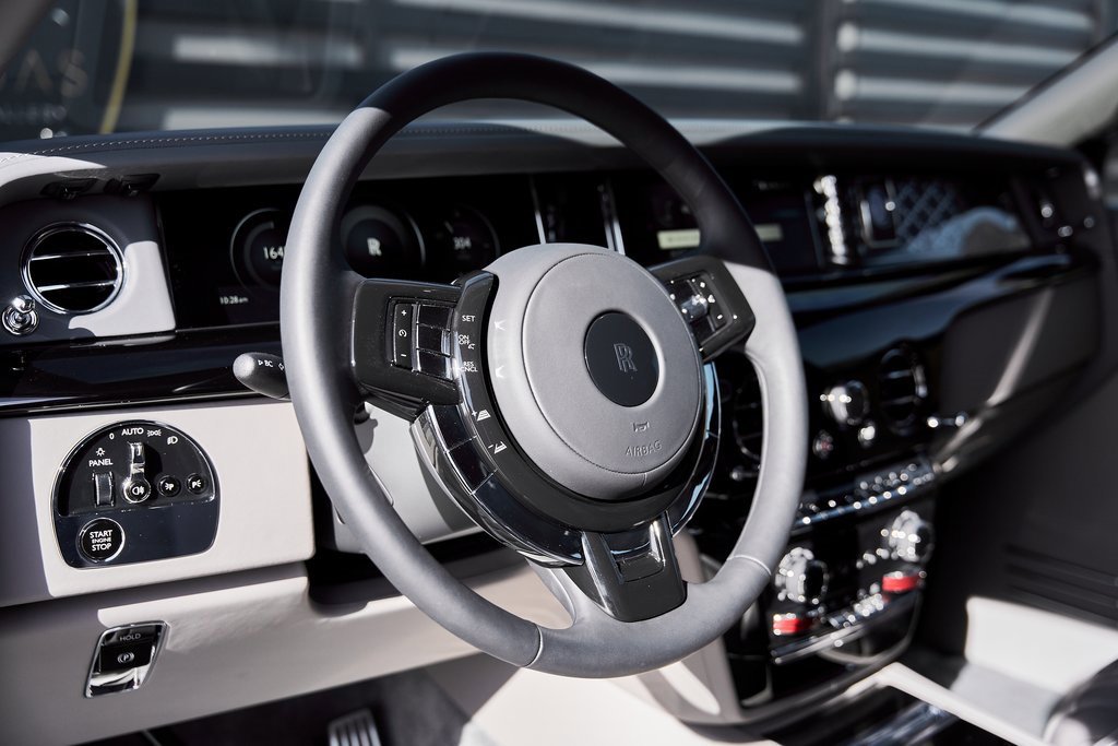 Used 2025 Rolls-Royce Phantom image 42