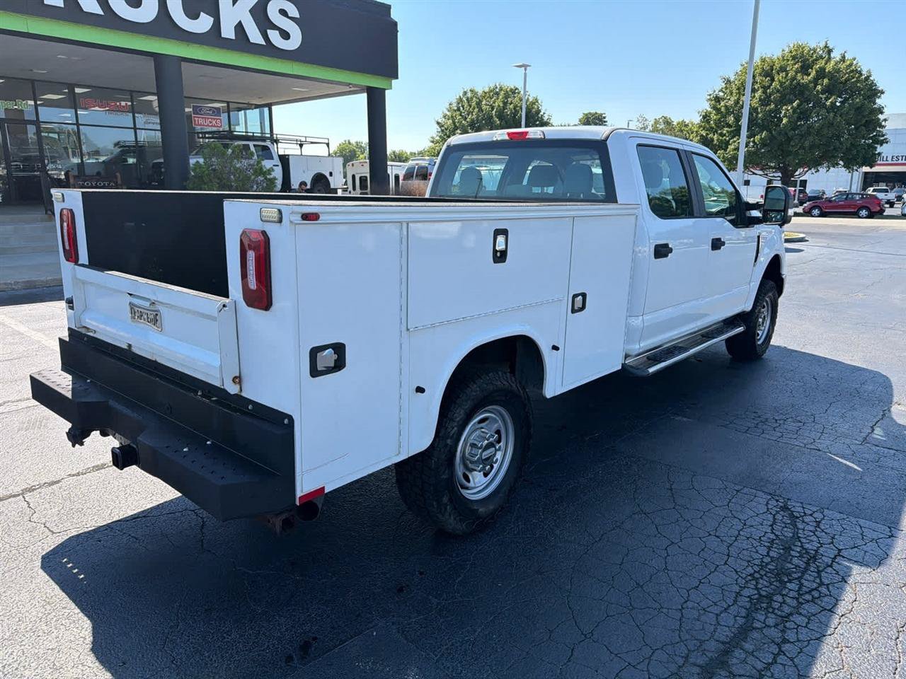 Used 2017 Ford F250 XL w/ Power Equipment Group AWD/4WD image 9