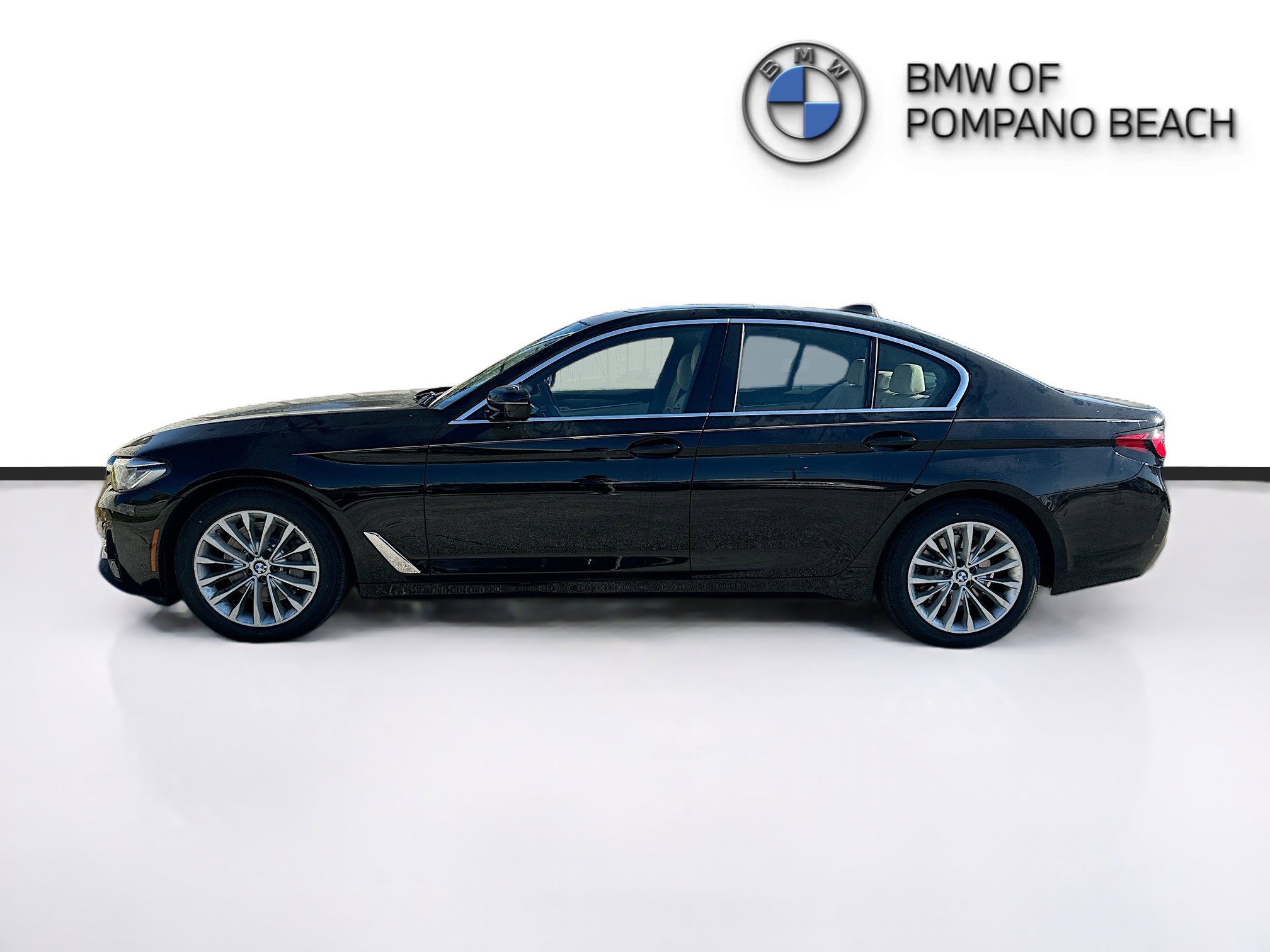 Used 2022 BMW 530i w/ Convenience Package image 4