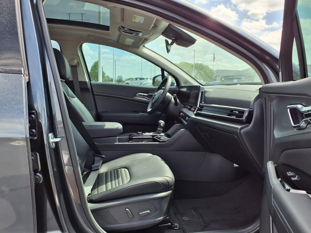 Used 2025 Kia Sportage SX image 29