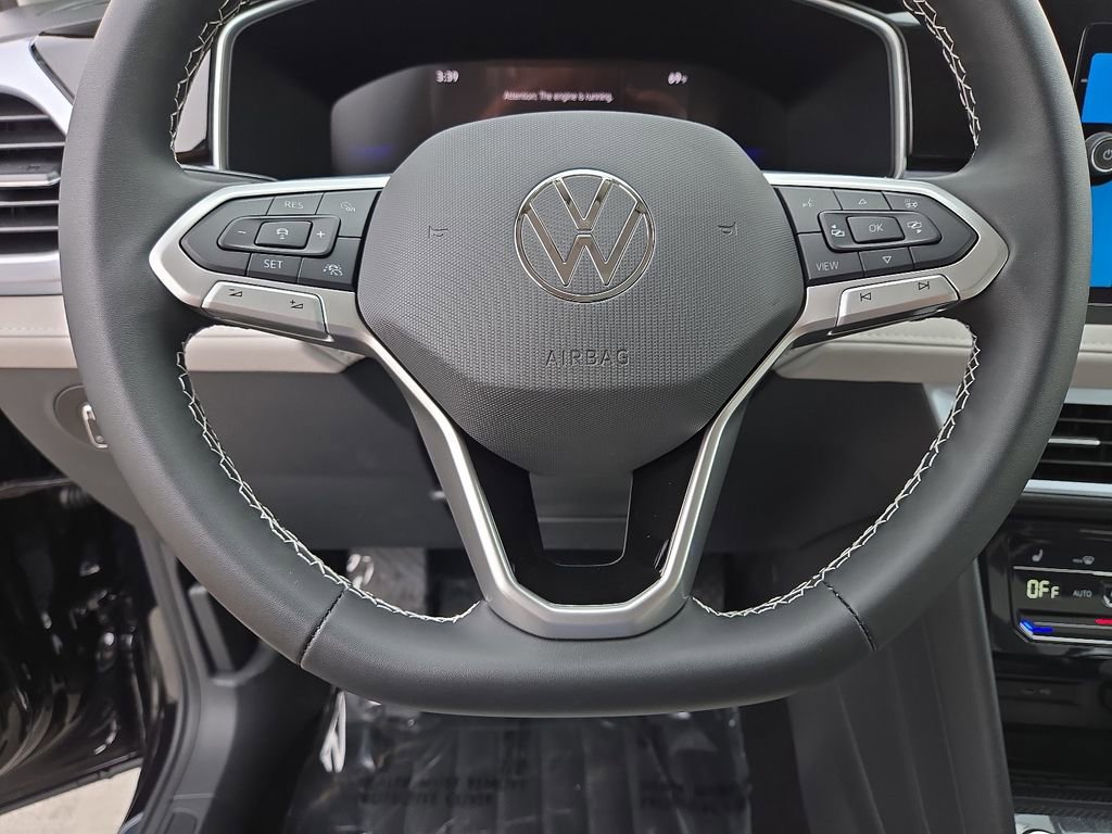 Used 2025 Volkswagen Taos SE FWD image 25