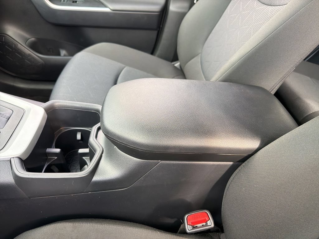 Used 2025 Toyota RAV4 XLE AWD/4WD image 16