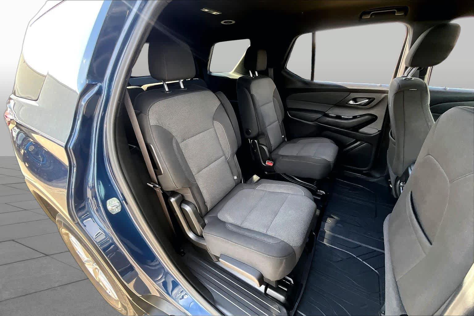 Used 2023 Chevrolet Traverse LT FWD image 20