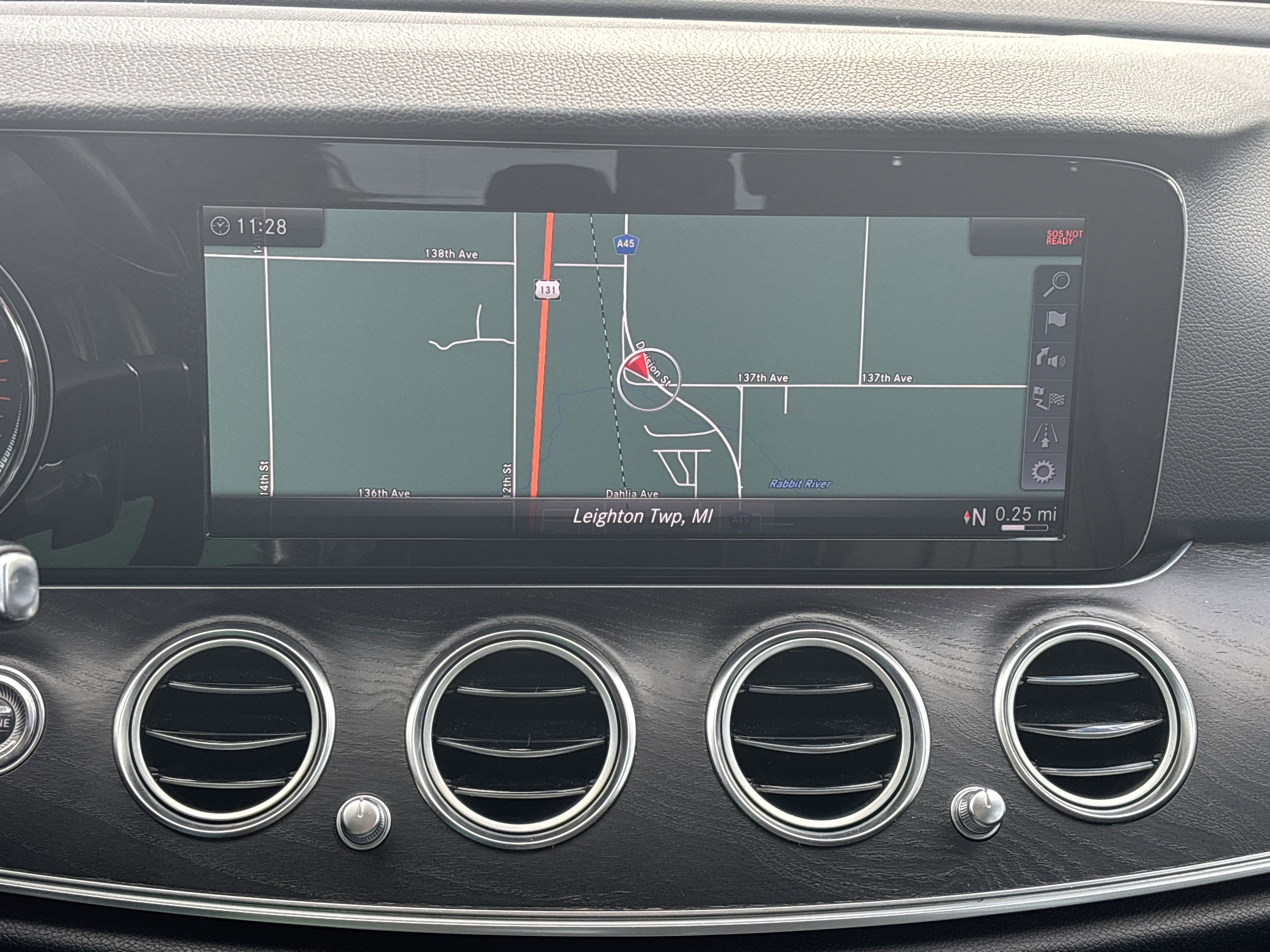 Used 2018 Mercedes-Benz E 300 4MATIC image 3