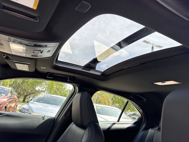 Certified 2025 Lexus UX 300h FWD image 22
