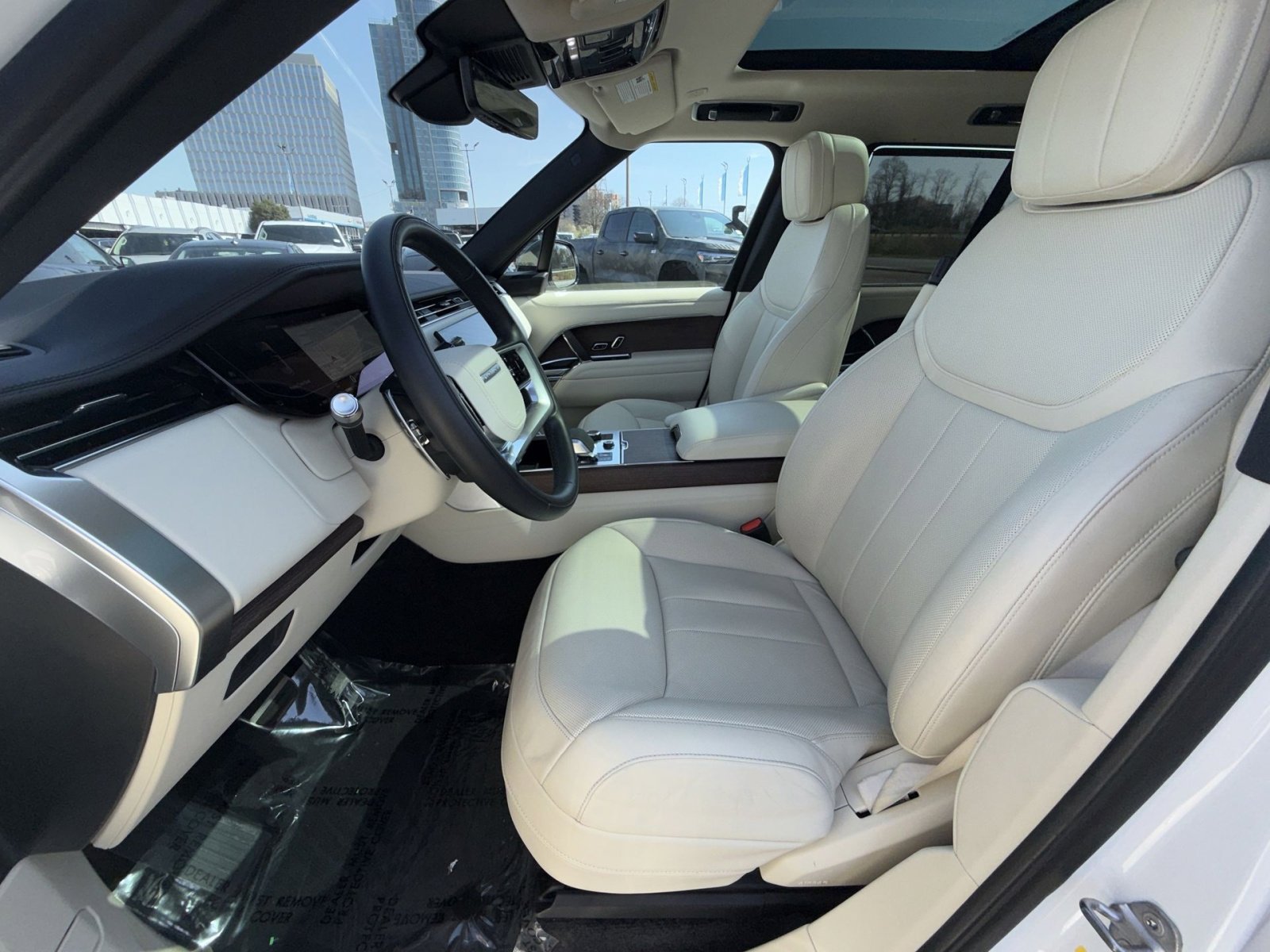 Used 2022 Land Rover Range Rover SE image 13